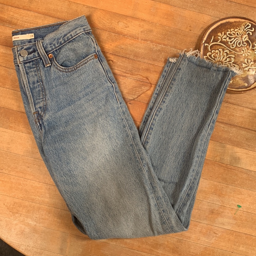Levi’s wedgie crop denim jeans